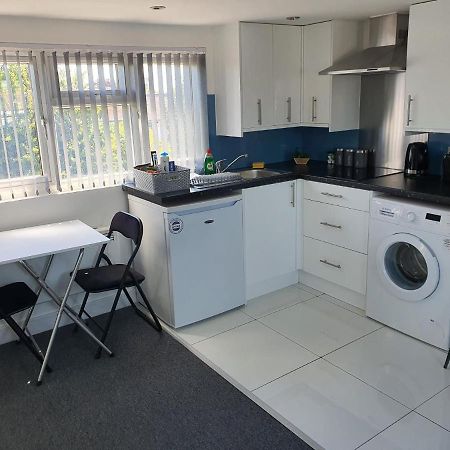 New Self Contained Flat,In Hayes, Free Parking Hotel Northolt  Buitenkant foto