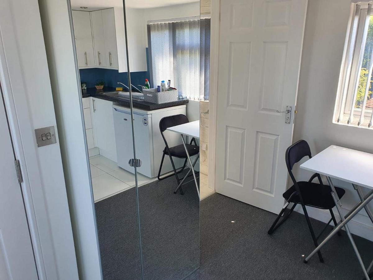 New Self Contained Flat,In Hayes, Free Parking Hotel Northolt  Buitenkant foto