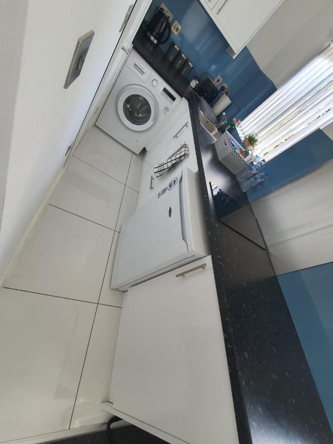 New Self Contained Flat,In Hayes, Free Parking Hotel Northolt  Buitenkant foto