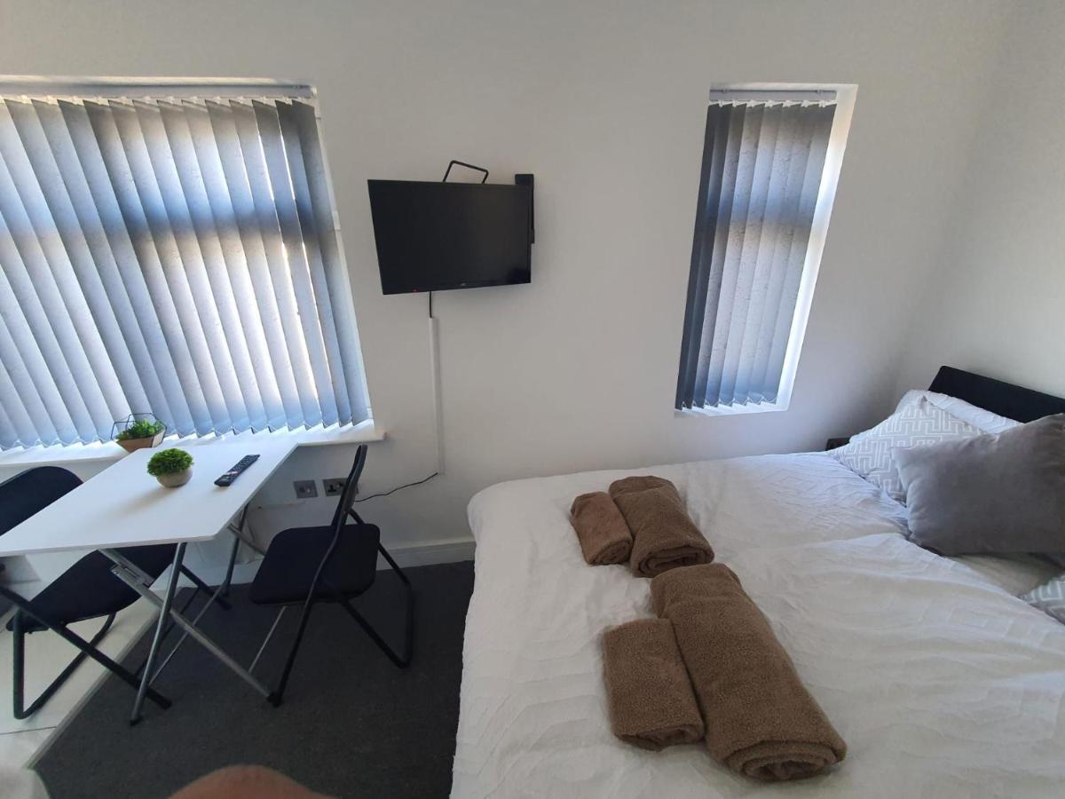 New Self Contained Flat,In Hayes, Free Parking Hotel Northolt  Buitenkant foto