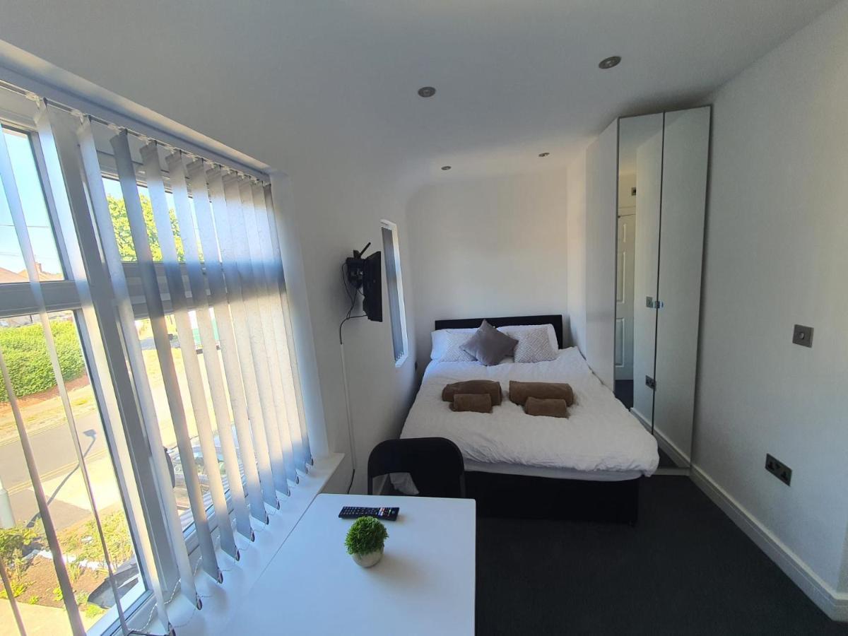 New Self Contained Flat,In Hayes, Free Parking Hotel Northolt  Buitenkant foto