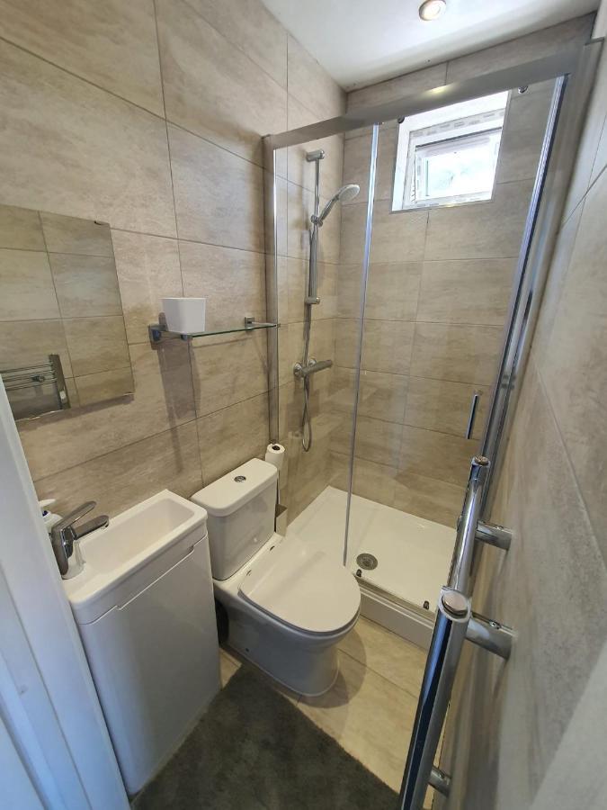New Self Contained Flat,In Hayes, Free Parking Hotel Northolt  Buitenkant foto