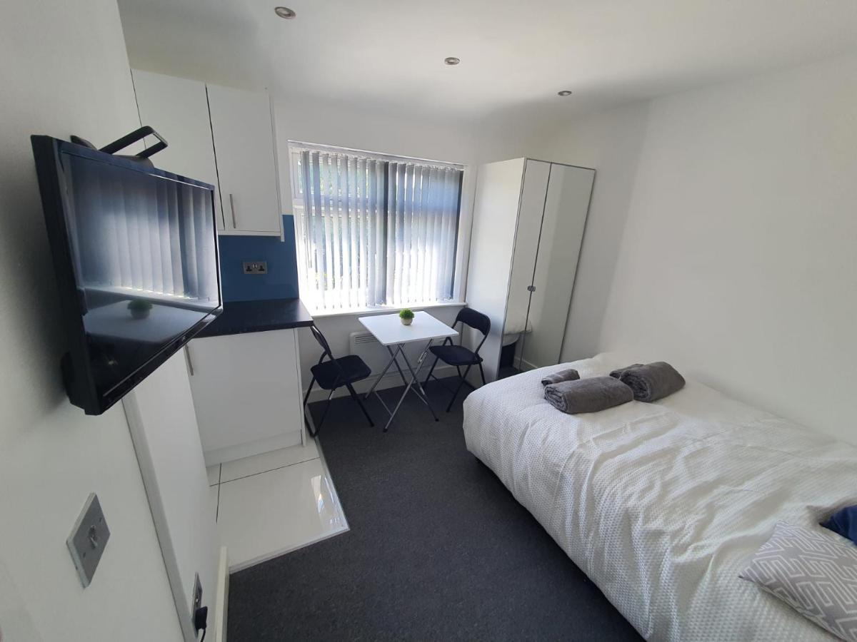 New Self Contained Flat,In Hayes, Free Parking Hotel Northolt  Buitenkant foto