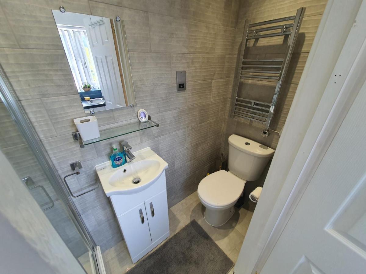 New Self Contained Flat,In Hayes, Free Parking Hotel Northolt  Buitenkant foto
