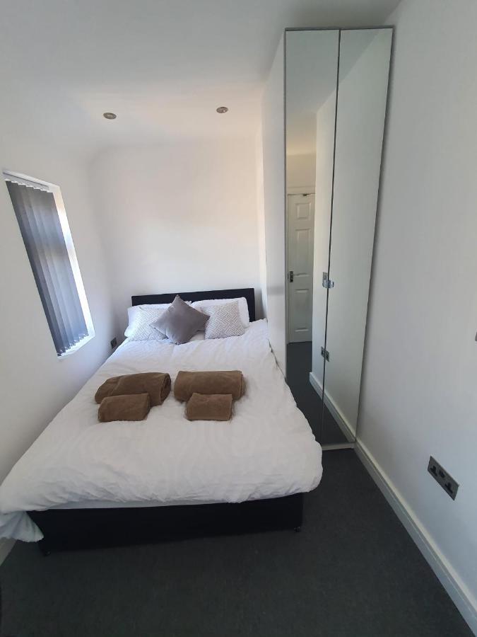 New Self Contained Flat,In Hayes, Free Parking Hotel Northolt  Buitenkant foto